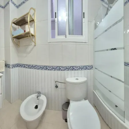 Apartmán With Queensize Bed, Wifi, Ac, 5 Min Walk To The Torrevieja