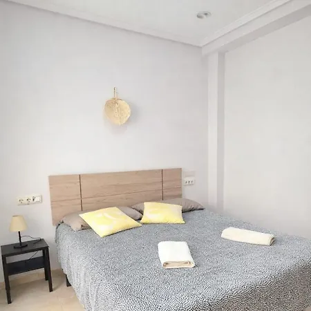 Apartmán With Queensize Bed, Wifi, Ac, 5 Min Walk To The *